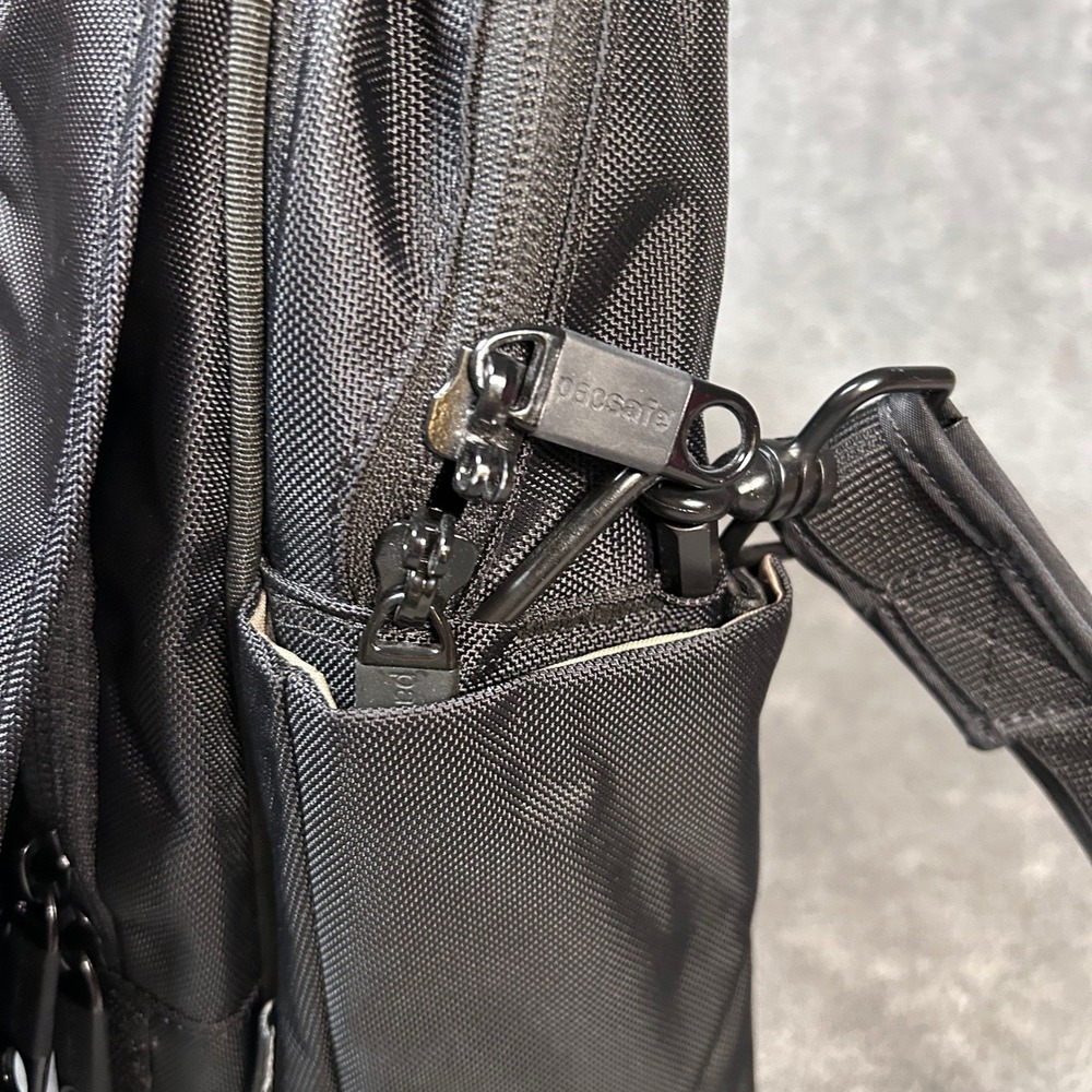 Pacsafe Messenger Bag Black Anti-Theft Crossbody Travel Shoulder Bag - Picture 12 of 16